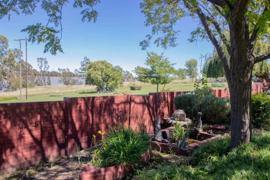 4 Bedroom Property for Sale in Oranjeville Free State